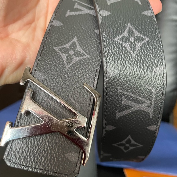 ❌SALE❌Authentic LV INITIALES 40MM REVERSIBLE Belt Size 95/38 🥋 - Picture 6 of 17